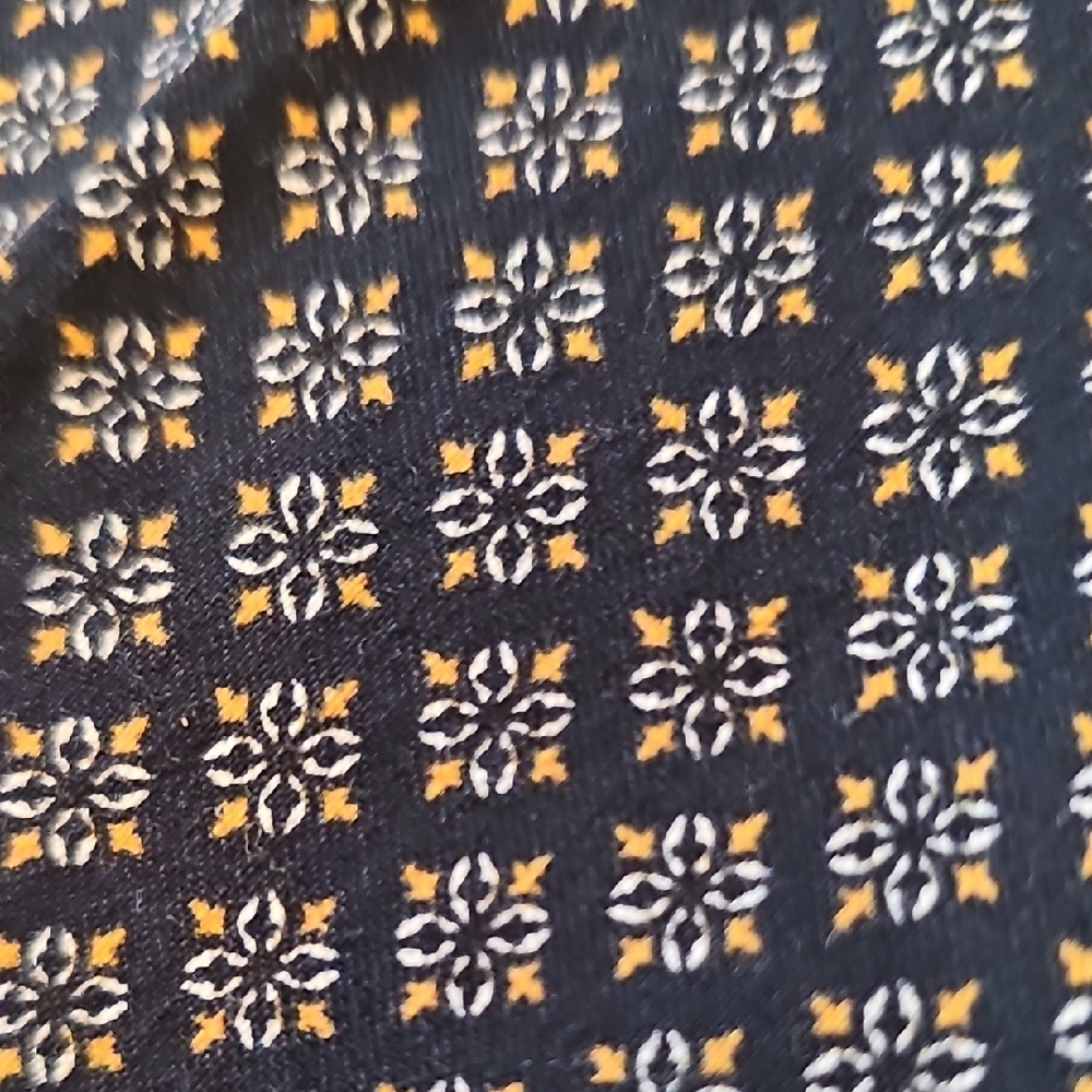 Carolina Belle Navy, Gold And White Patterned Cropped Pants - Picture 3 of 8